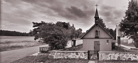 Historia zabytkowej kapliczki przy kościele w Pogorzałkach